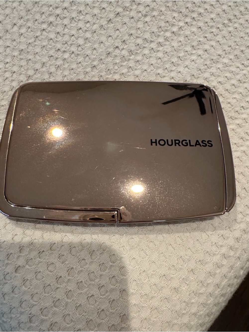 Hourglass Powder Compact - translucent - Picture 3 of 4